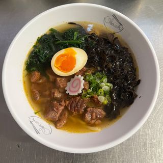 Ramen con manzo brasato