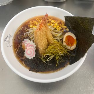 Ramen con gamberi fritti
