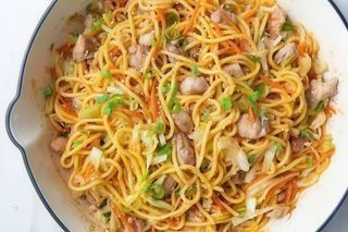 Spaghetti saltati con pollo