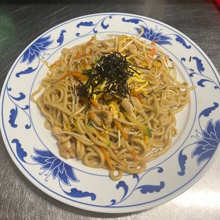 Ramen saltato con pollo