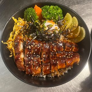 Donburi con anguilla