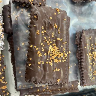 Chiacchiere al forno ripiene di crema gianduia