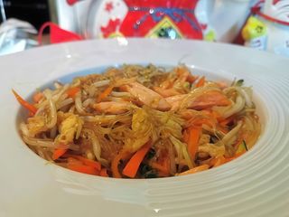 Spaghetti di soia con salmone