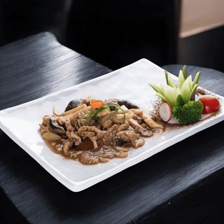 Manzo saltato con bambù