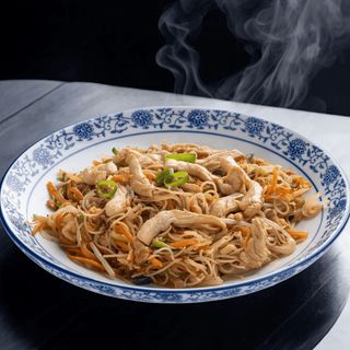 Spaghetti di riso con pollo