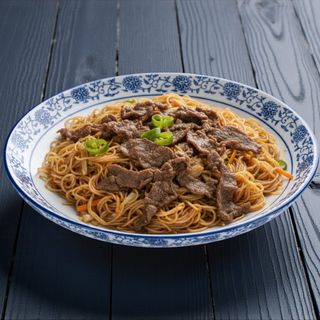 Spaghetti di riso con manzo