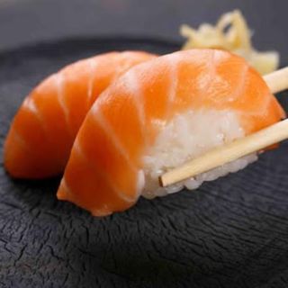 44.Nigiri salmone