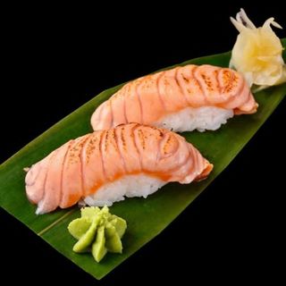 49.Nigiri salmone scottato