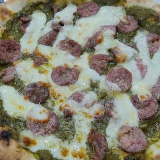 Salsiccia, vellutata di friarielli e provola