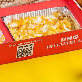 Patatine fritte con foramaggio Di cheddar e jalapenos