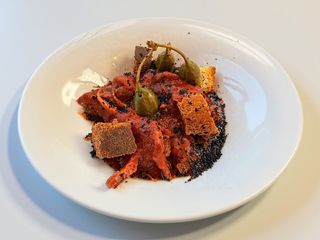 Moscardini alla Luciana con pane raffermo, capperi in frutto