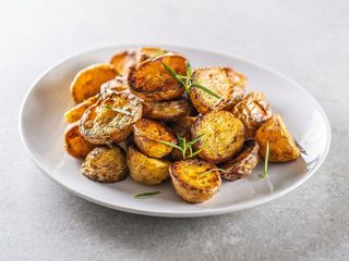 Patate al forno al profumo di rosmarino