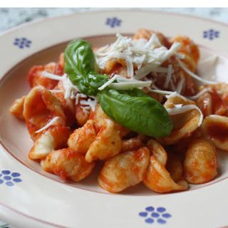 Orecchiette al sugo con "Casu ricotta"