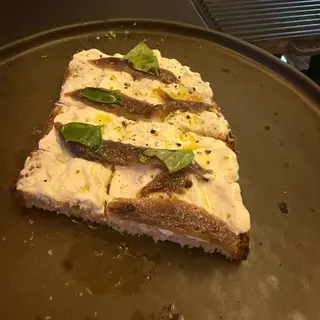 MEZZO CROSTONE STRACCIATA E ALICI
