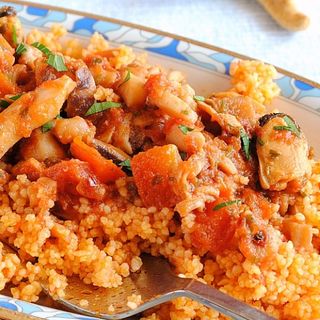 Cous cous di verdure con seppie e gamberi