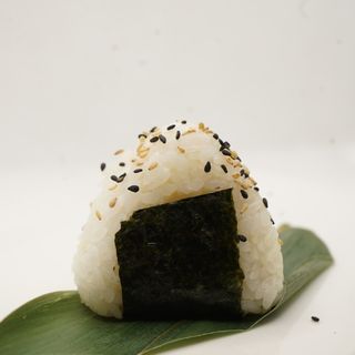 Onigiri salmone