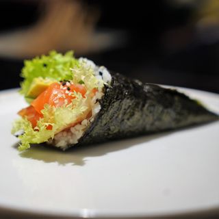 Temaki salmone avocado