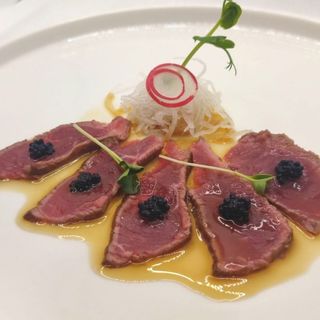 Tataki beef con uova di Lompo