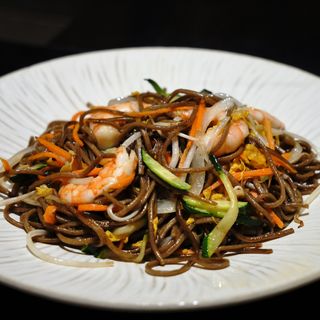 Yaki soba gamberi e verdure