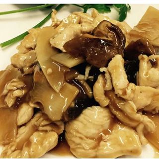 Pollo con bambu e funghi