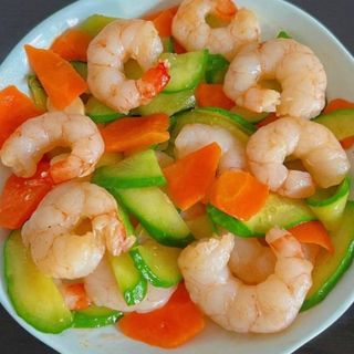 Gamberi con verdure miste