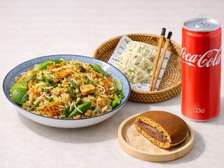 Combo Pad Thai Vegetariano + Gyoza + Dorayaki + Bibita