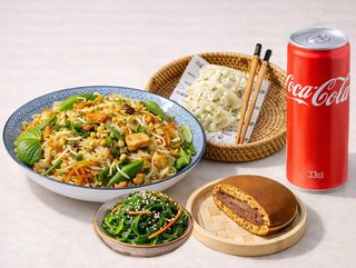 Combo Pad Thai Vegetariano + Gyoza + Wakame + Dorayaki + Bibita