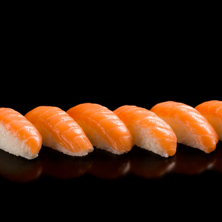 147 sushi salmone 12pz