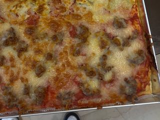 Pizza con salsiccia
