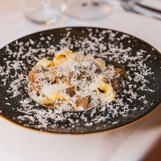 Pappardelle allo stracotto di cinghiale mantecato con burro e parmigiano reggiano 24 mesi