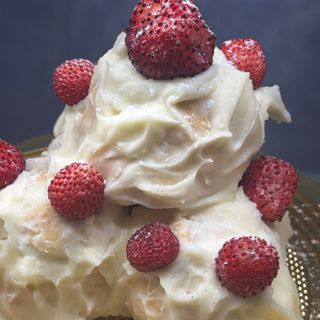 Bianco e nero crema chantilly e Fragoline