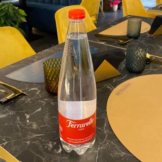 Acqua Ferrarelle Frizzante