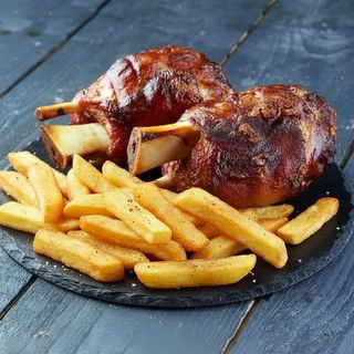 Pork shank stinco di maiale + patatine