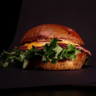 Carlo's burger classic