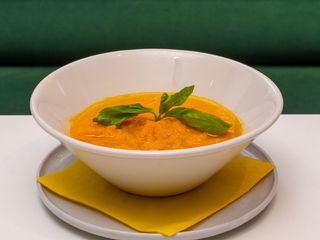 Vellutata carote e zenzero con crostini di pane