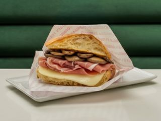 Mezza fornella funghi, provola e prosciutto crudo