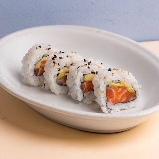 Uramaki spicy sake