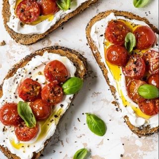 Gorgonzola, pomodori confit e noci