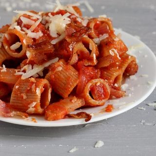 Mezza manica all'amatriciana