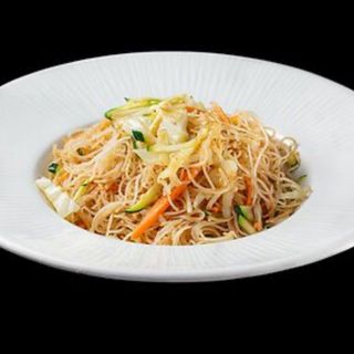 51. Spaghetti di riso con verdura