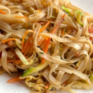 81. Tagliatelle di riso con verdura