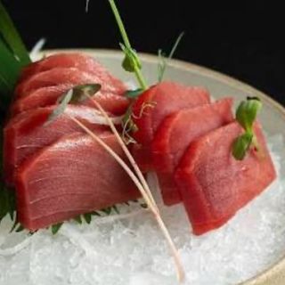 110. Sashimi tonno 5pz