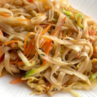 T26. Tagliatelle di riso con frutti di mare