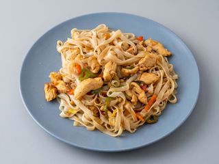 T25. Tagliatelle di riso con pollo