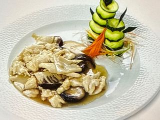 61. Pollo con bambù e funghi