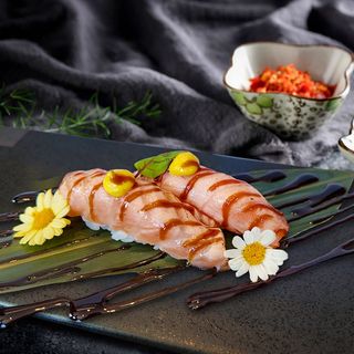 Nigiri zafferano flambè 2 pezzi