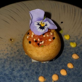 Sfera di tarta salmone