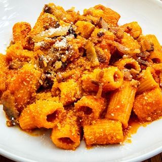 Rigatoncini freschi acqua e farina di grano duro all'amatriciana