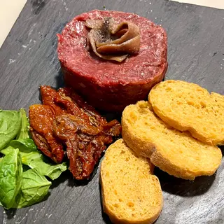 Tartare di manzo con acciuga del cantabrico
