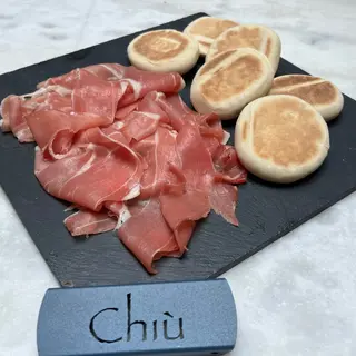 Tigelle con Parma